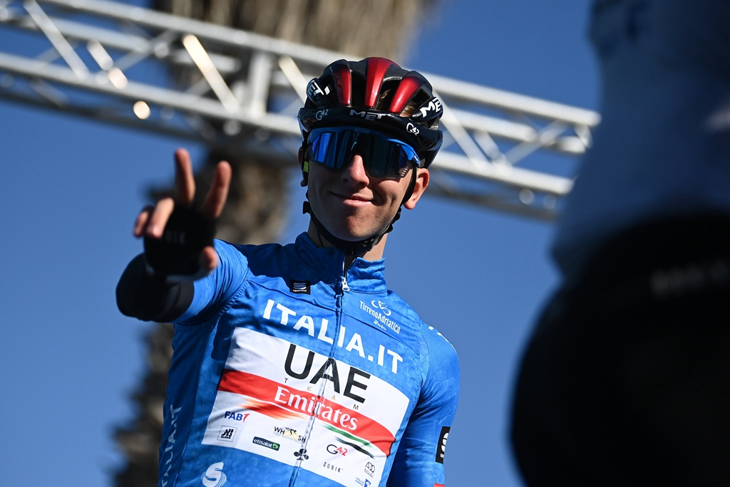 Tadej Pogačar gana la doble regata marítima